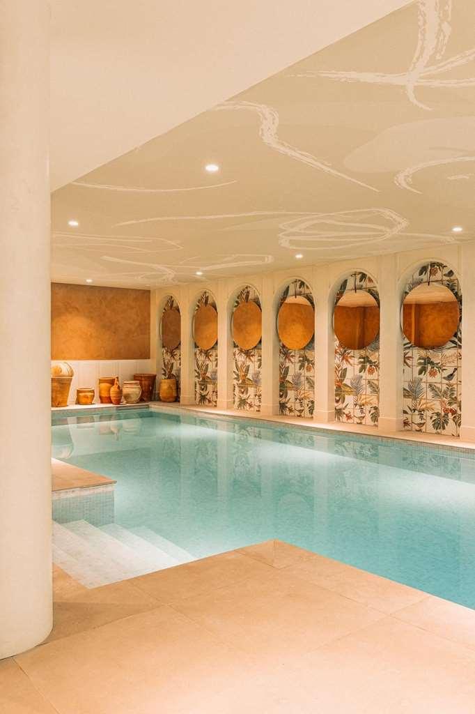 Bloom House Hotel *